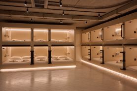 Deep Capsule Hotel (Дип)