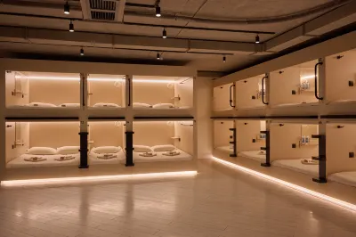 Deep Capsule Hotel (Дип) Отели в г. 