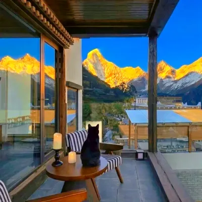 Snow Golden | Sunlight Golden Mountain View Resort and Vacation Home (Shuhe Ancient Town Branch) โรงแรมใกล้สวนมรดกโลก