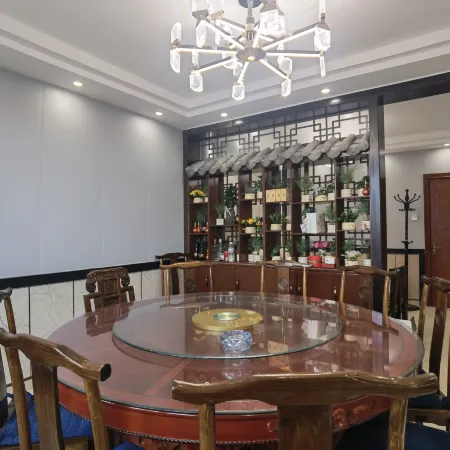 Aksu Left Bank Xiangdi Heshun Yaju Homestay