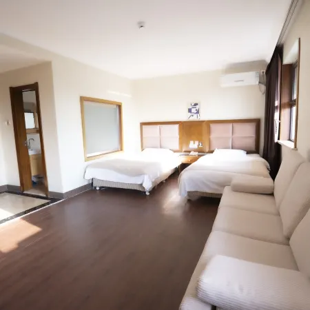 Tianhe Holiday Hotel (Changbai Mountain West Scenic Area Ticket Office Branch)