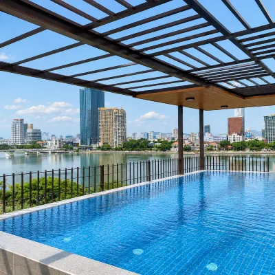 Ngoc Thuong Hotel & Apartment- Han River View ビンコム プラザ周辺のホテル