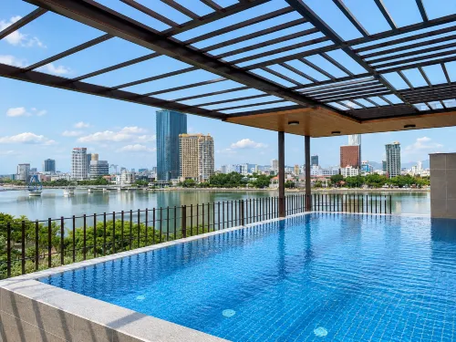 Ngoc Thuong Hotel & Apartment- Han River View - parkir