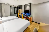 亞信電競飯店（泉州浦西萬達店） - 2 星級
