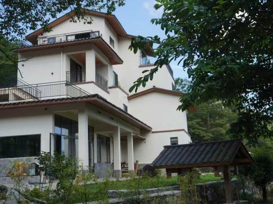 Yiman Mountain Lodge