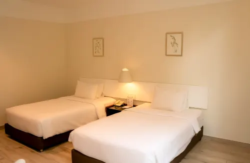 Hotel West Lakes Golf - С бассейном