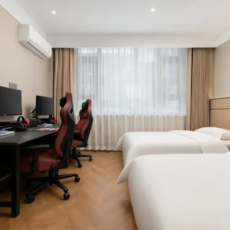 Holiday Yangguang Hotel