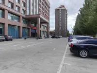 Minzu Hotel - parking