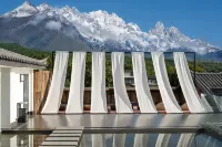 KIOWLAN Retreat · Golden Sunrise Snow Mountain Manor - bar