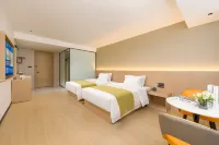MILI Ligh Hotel - parking