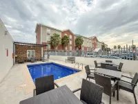 Extended Suites Monterrey Aeropuerto - Pools