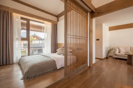 Yulong August Guanshanhai Light Luxury Homestay Отели рядом с достопримечательностью «Lijiang Snow Mountain Falcon Valley Scenic Area»