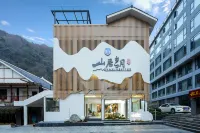 Shennongjia Shanju Years Design Homestay (Muyuzhen Xiangxi Street Branch)