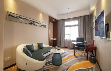 Donghui  Wanhao Hotel Отели рядом с достопримечательностью «Liuzu (Six Ancestors) Temple»