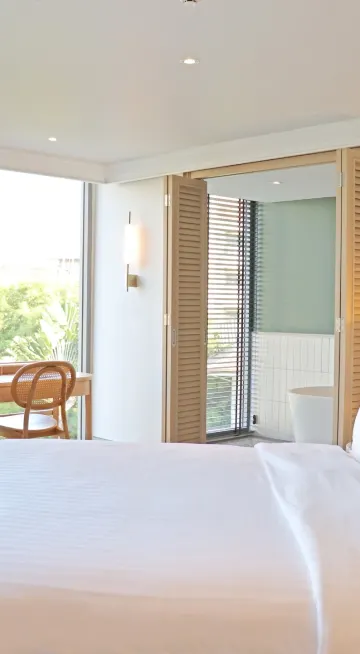 ห้องแกรนด์สวีทเตียงคิงไซส์แบบหนึ่งห้องนอนพร้อมวิวแม่น้ำ