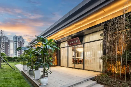 Shangluo Impression Yuehao Hotel Отели рядом с достопримечательностью «Shangluo University»