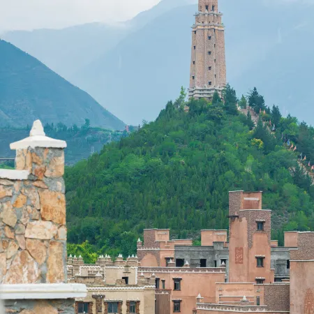 Maoxian Ancient Qiangcheng Yihuatang Hotel