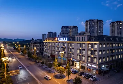 A Fortune Hotel Hotels near Deng Xiaoping Former Residence Museum