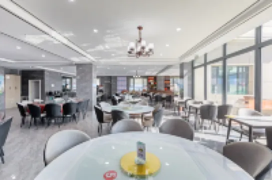 โรงแรมอมูร์ ไซ คาน