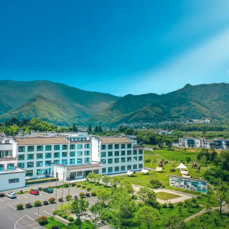 Yilong An'yun Hongcun Wild Luxury Resort