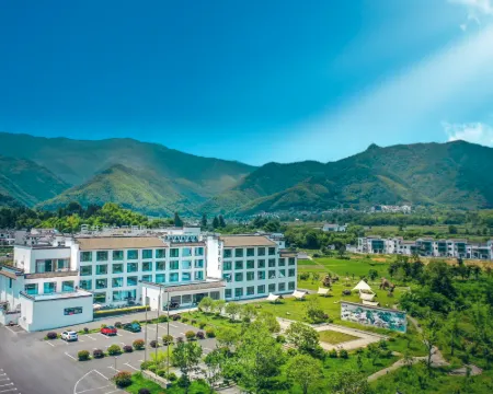 Yilong An'yun Hongcun  Wild Luxury Resort โรงแรมในอี้เซียน