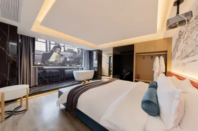 Elong Leisure Hotel (Loudi Railway Station Liangang Walmart) Hotels in Loudi