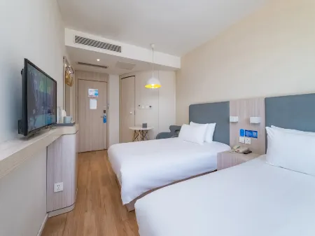 HanTing Hotel (Beijing West Railway Station North Square Center)