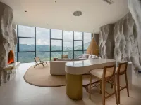Z Cliff Habitat Hotels in Anlong County