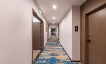 Fairyland Shangpin Hotel (Qujing Ruihe West Road)