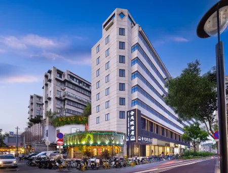 All-weather Hotel (Wuma Street Shamaohe Branch) Отели рядом с достопримечательностью «Wenzhou Vocational College of Science & Technology (West to Wenzhou Bureau of Land and Resources Lucheng Branch)»