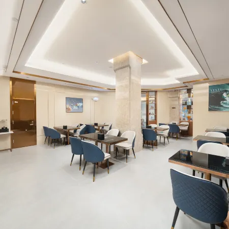 Yeste International Hotel (Beiliu Yongfeng Square Chengnan Bus Station)