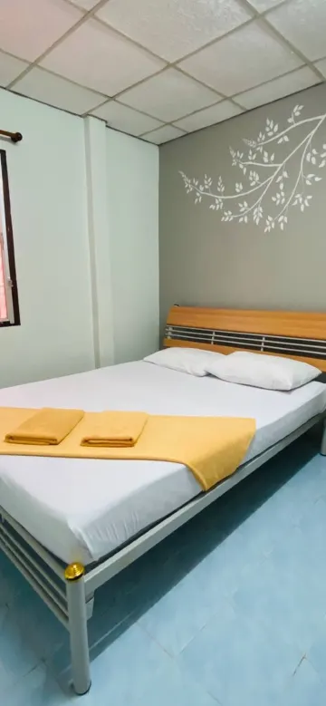 ห้องพักราคาประหยัดพร้อมพัดลม(เตียงใหญ่)
