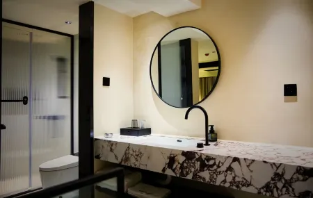 Too Hen not too late designer hotel Отели в г. Тайхэ