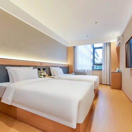 Han Ning Hotel (Kaizhou District Government) Отели рядом с достопримечательностью «Кэчжоу Большой Рынок»