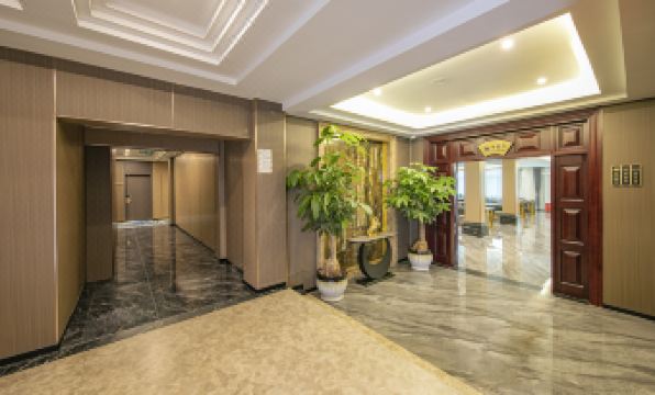Peninsula Holiday Hotel (Wuyishan Sangu Resort)