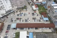 雅斯特國際酒店（玉林博白寶中寶步行街店） - 停車場