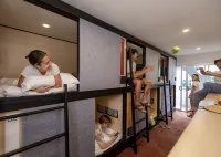 LyLo Brisbane Hotels near Cloudland