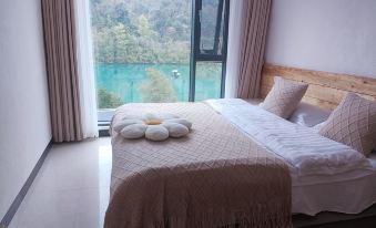 Dongjiang Lake Spring Water and Land Restaurant Accommodation