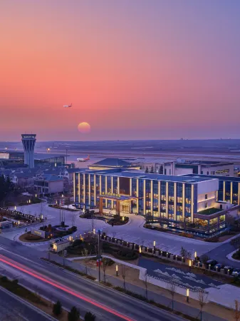 Yuncheng Shenzhen Airlines International Hotel (Yuncheng Yanhu International Airport) Отели рядом с достопримечательностью «Yuncheng Finance and Economics School»