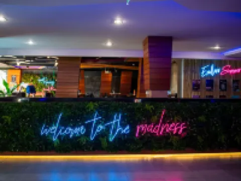 Mad Monkey Phuket Hotel di Phuket