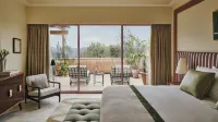 Castello di Casole, A Belmond Hotel, Tuscany Hotel dekat Tumulo Etrusco Di Mucellena