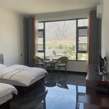 虎跳峽客棧 鄰近中虎跳石的酒店