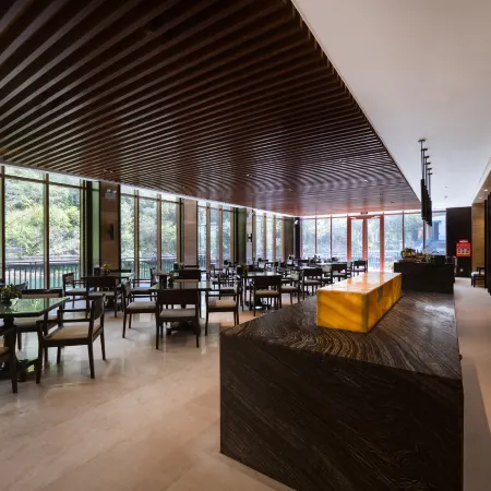 Yihe Funiu Shanju Hot Spring  Hotel