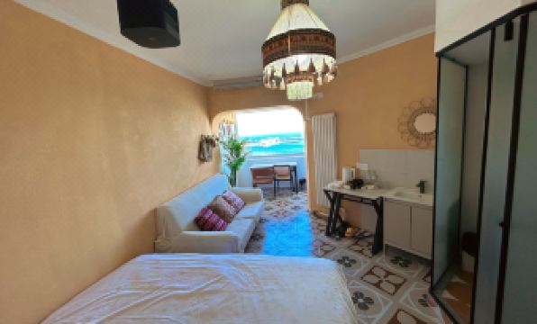 Haibiande Adu Lina Apartment (Qingdao May Fourth Square)