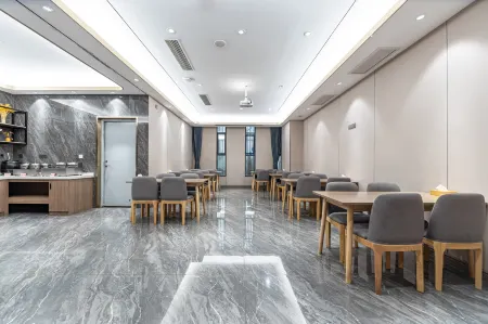 Xinxi Hotel (Jingzhou High Speed Railway Station Fangte Branch) Отели рядом с достопримечательностью «Guan Yu Memorial Temple»