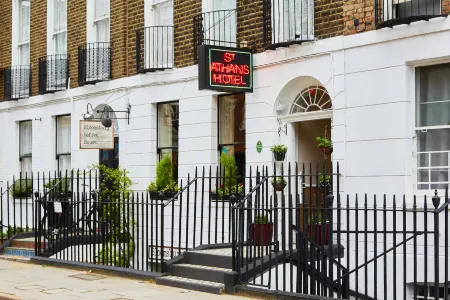 세인트 애쓴스 호텔