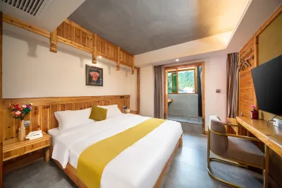 Erduo Youhongle River View Hostel (Fenghuang Old Town)