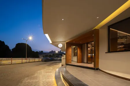 Captain No. 5 Youth Hotel, No. 128 Xinzhu Road, Minhang District, Shanghai