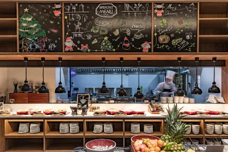 UrCove by HYATT Nanjing South Railway Station Отели рядом с достопримечательностью «Baijiahu Garden Citizen's Square»