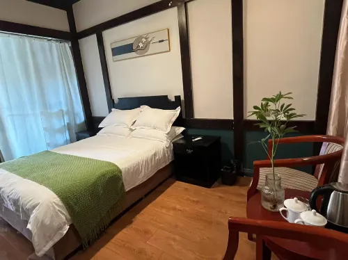 Baohuashan Youlan Inn